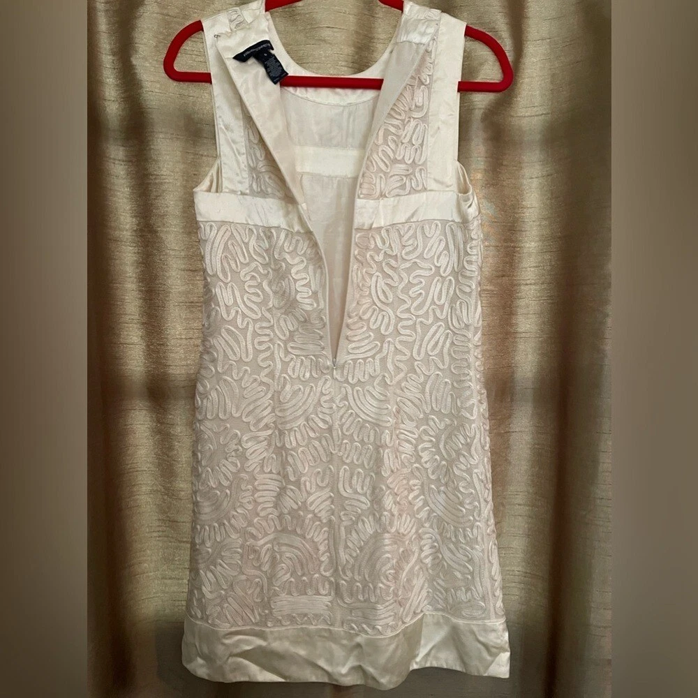 OFF WHITE Abito decorativo bianco sporco French Connection.