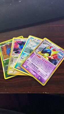 Stapel Pokémon Karten u.a. einige Holo's