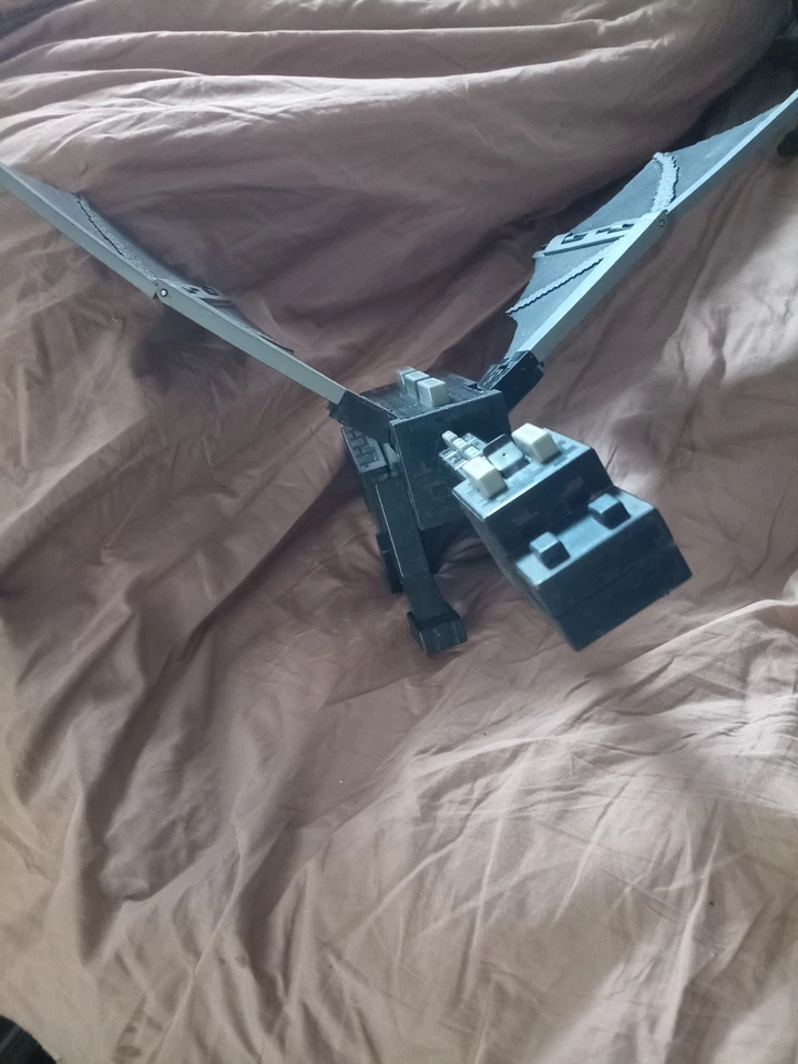 Dragón de Minecraft, ojos morados probado Foto 2 de 2