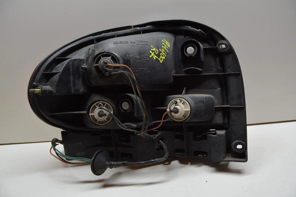 95-01 CHEVROLET GEO METRO RIGHT PASSENGER SIDE TAIL LIGHT LAMP OEM, 166-60244 - Image 2 of 4