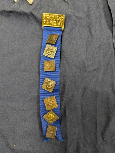 Boy Scouts Of America Youth Size Medium Blue Cub Scout Shirt Sleeve Patches - Picture 8 of 13