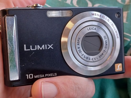 Panasonic Lumix DMC-FS5 10MP Digital Camera UNTESTED NO BATTERY- parts as is - Picture 2 of 11