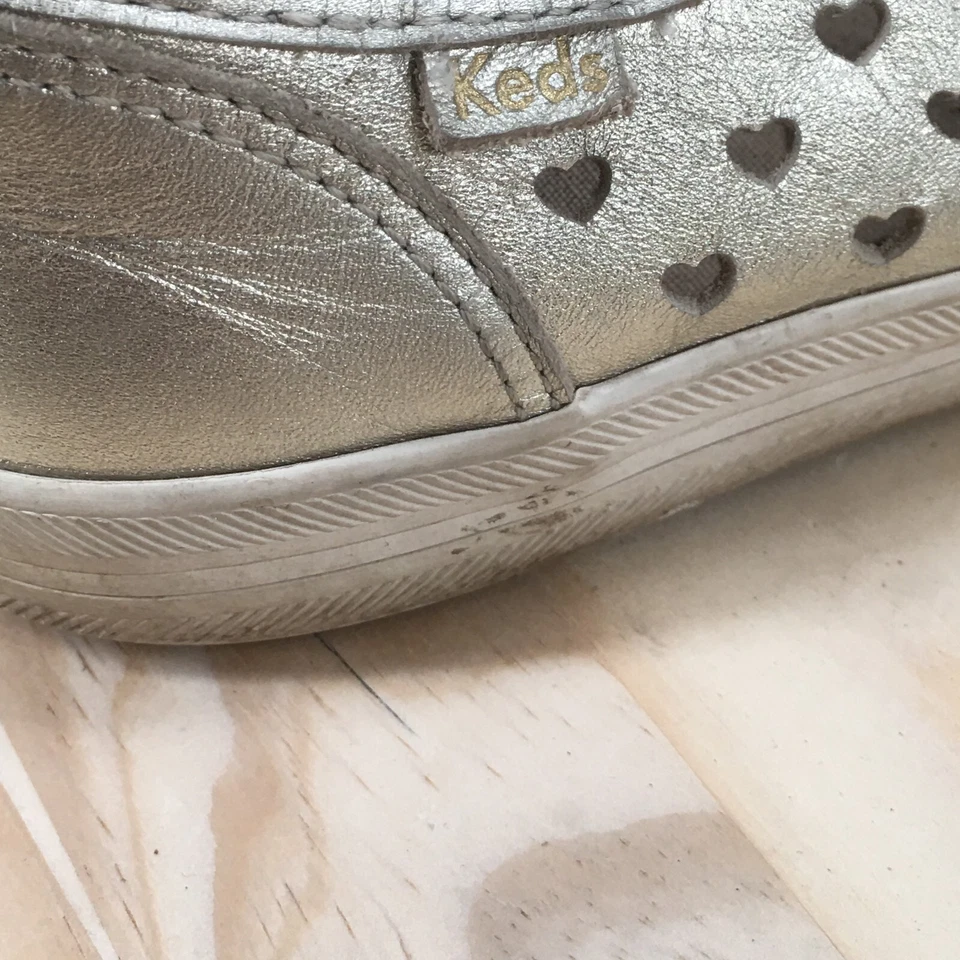 Zapatos Keds Mujer 8 Kickstart Tenis Dorado Corazón Perf Cuero Con Cordones WH63079 Foto 4 de 4