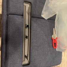 Barra di bloccaggio torneo flipper Stern con fermi di montaggio offset