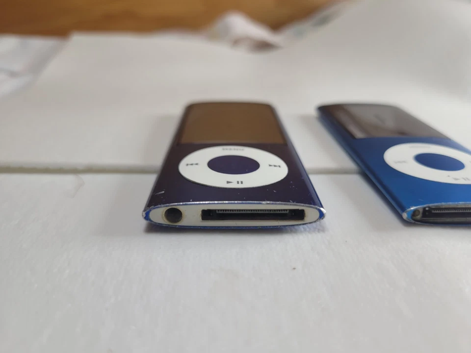 Apple iPod nano 5th Generation Blue (16GB) #3042 - Image 3 of 4