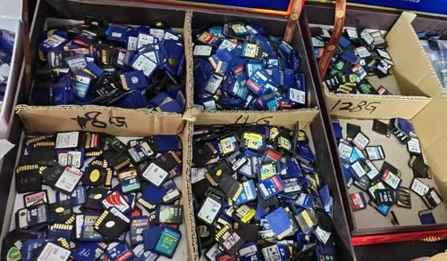 Lot of 40 1GB SDXC MEMORY SD CARD SDHC CAM