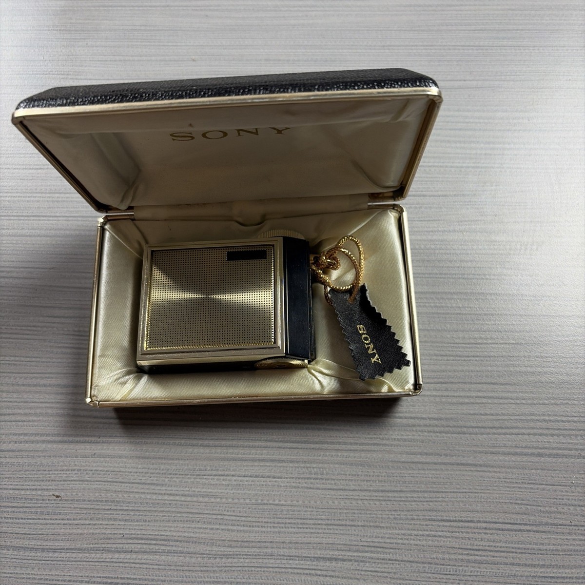 SONY 1R-81 マイクロトランジスタラジオ1965年製・動作品 希少 SONY 1R-81 MICRO TRANSISTOR RADIO 1965 1966 60s With CASE LEATHER