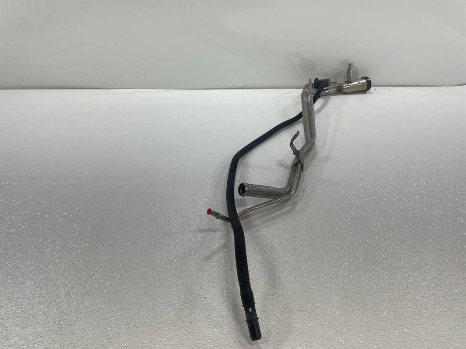 Se adapta a GMC ACADIA 2017-2023 3,6 L tanque de combustible llenado cuello manguera conjunto OEM Foto 4 de 4