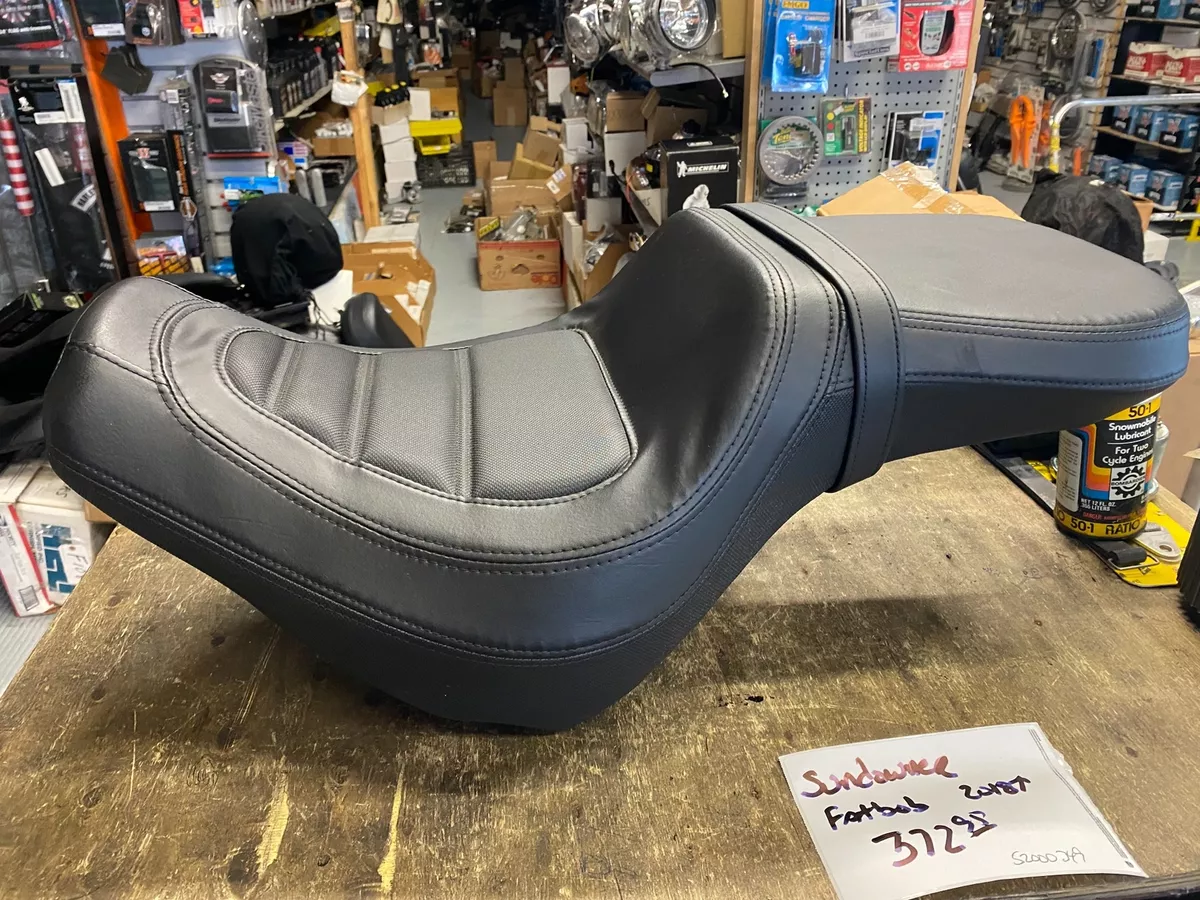 Sundowner Fat Bob Seat M8 2018 OEM Factory Harley FXFB FXFBS Wide