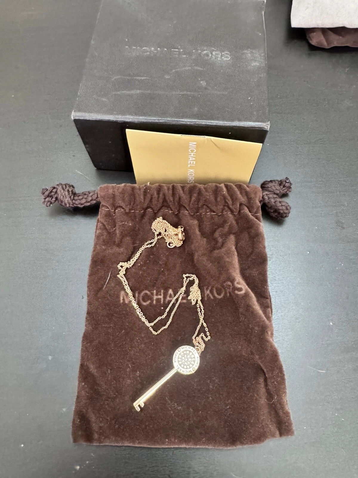 Collana con ciondolo chiave in cristallo oro rosa Michael Kors