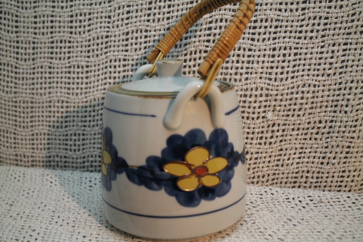 pote商品です ceramic vtg JAPANESE TEAPOT POTTERY BLUE WHITE YELLOW FLOWER