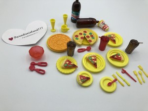 barbie cocinando pizza