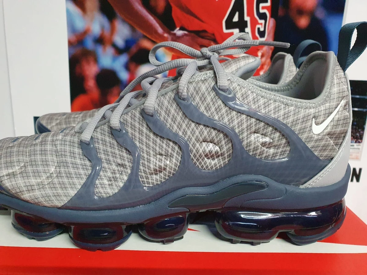 Nike vapormax plus wolf grey mens sales