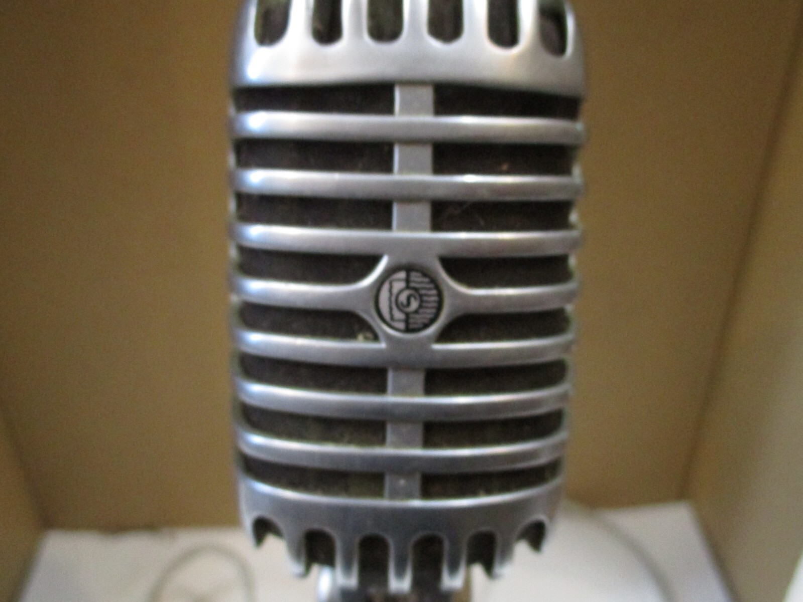 VINTAGE SHURE MODEL 555 USA UNIDYNE DYNAMIC MICROPHONE WITH STAND