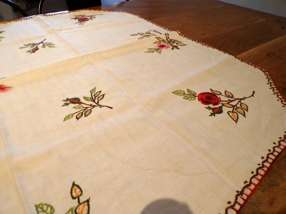 Linge ancien Nappe en  lin beige brodé de fleurs   ( ref 34 ) - Photo 4/4