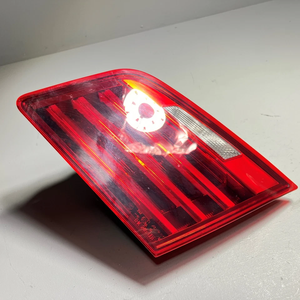 BMW 535i 2014-2016 tapa del maletero trasero lado del pasajero luz trasera interior lámpara OEM Foto 3 de 4