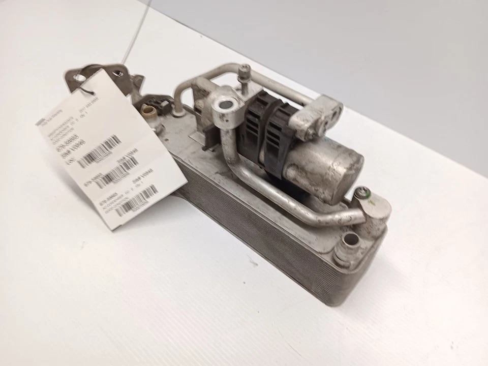 Unidad condensadora de aire acondicionado con secadora BMW F22 F30 F32 F36 2016-2020 OEM Foto 3 de 4