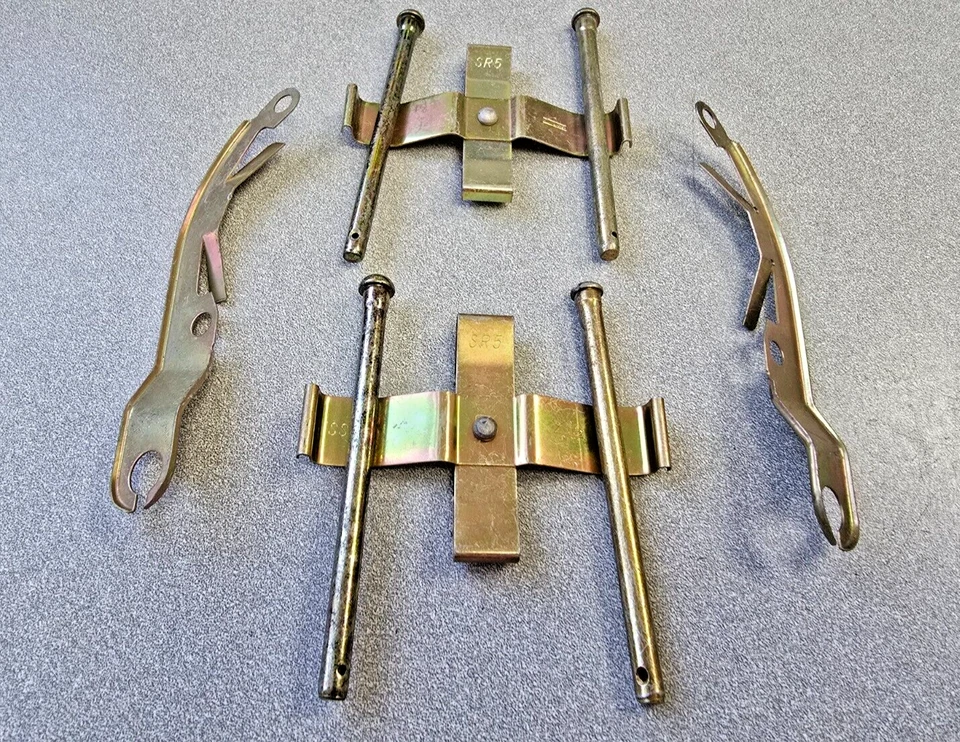 NOS ORIGINAL GENUINE ATE PORSCHE 928 FRONT BRAKE PAD INSTALLATION KIT 1978-81 — 第 2/4 张图片