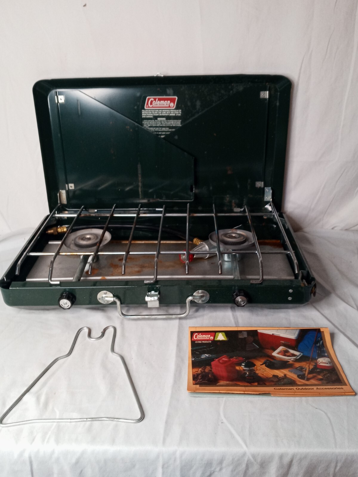 VINTAGE COLEMAN 2 BURNER CAMP STOVE & ORIGINAL BOX & REGULATOR MODEL 5400A700 eBay