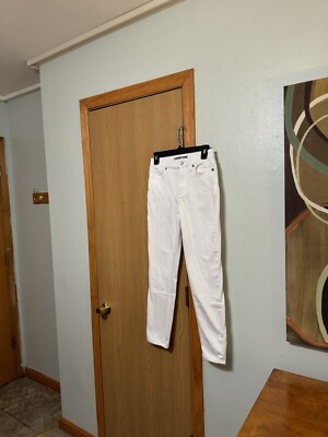 Lands' End Size 2 Solid White Skinny Leg Mid-Rise Jeans w/26.5'' Inseam - EUC