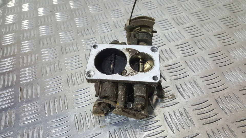 Volkswagen Golf II 1990 Benzin 40kW Drosselklappe 331030063B GUST15127 - Изображение 3 из 3