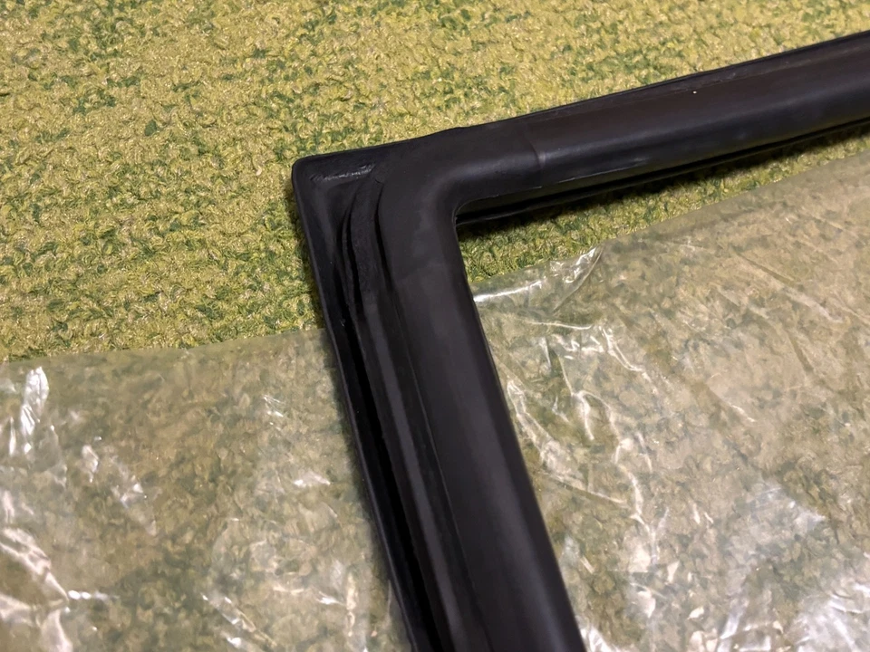 Toyota Genuine Starlet KP60 KP61 81-84 Front Window Weatherstrip 56121-10110 OEM Foto 4 de 4