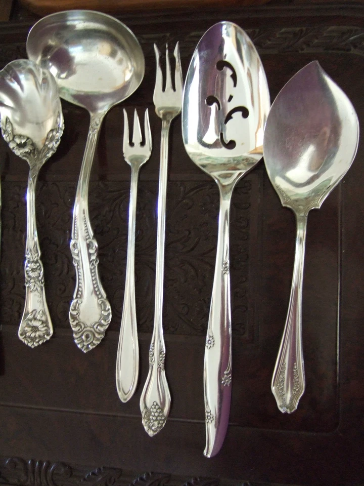 Lote de 10 HERMOSAS PIEZAS ANTIGUAS PARA SERVIR DE PLATA Grandes Marcas y Patrones Foto 3 de 4