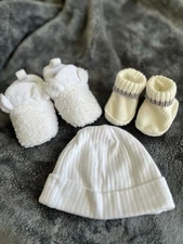 Gerber Baby Unisex Hat & White Booties Size 0-3M w/ White Newborn Crochet Bootie