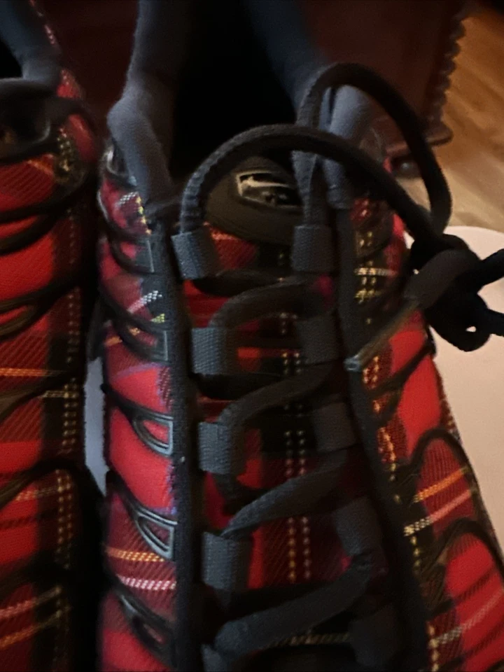 Zapato Nike Air Max Plus Tartán Raro Rojo Negro Para Mujer Talla 7 AV9955-001 Foto 4 de 4