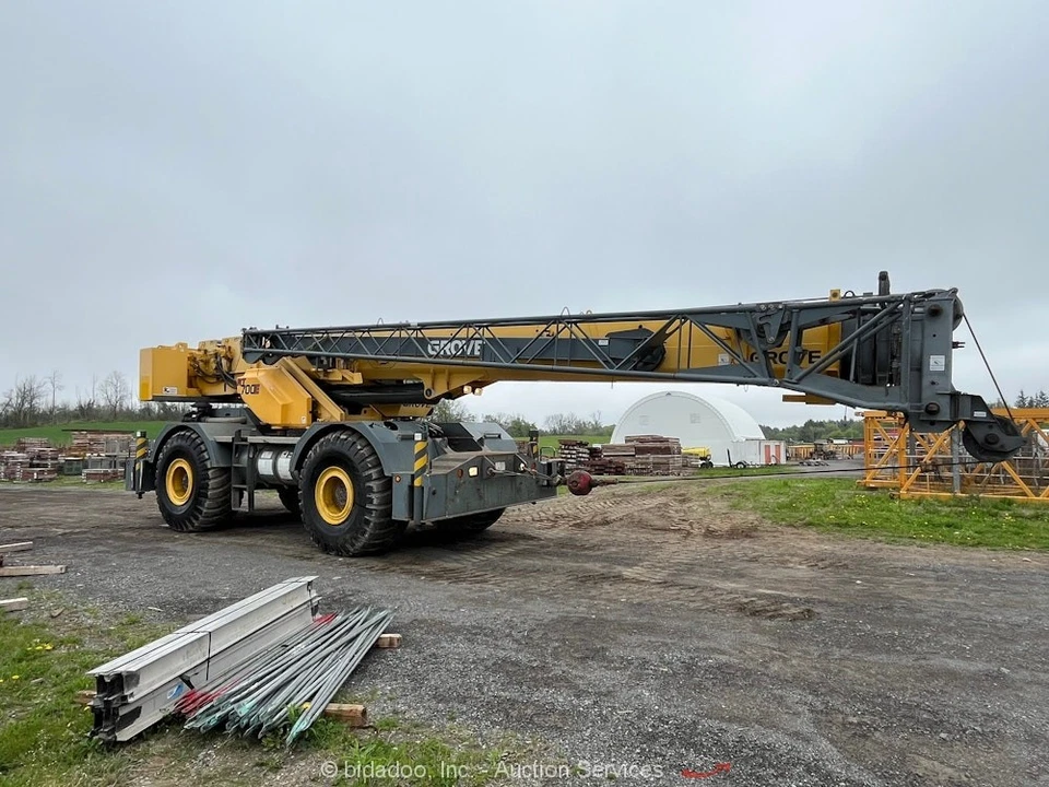 Grúa Grove RT700E 2007 60 toneladas terreno áspero 150' con pluma de extensión bidadoo Foto 3 de 4