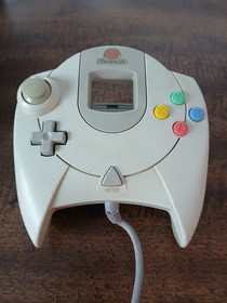 SEGA DREAMCAST LOT OF 9 GAMES DISCS SCRATCHED INCOMPLETE 3 CONTROLLERS UNTESTED