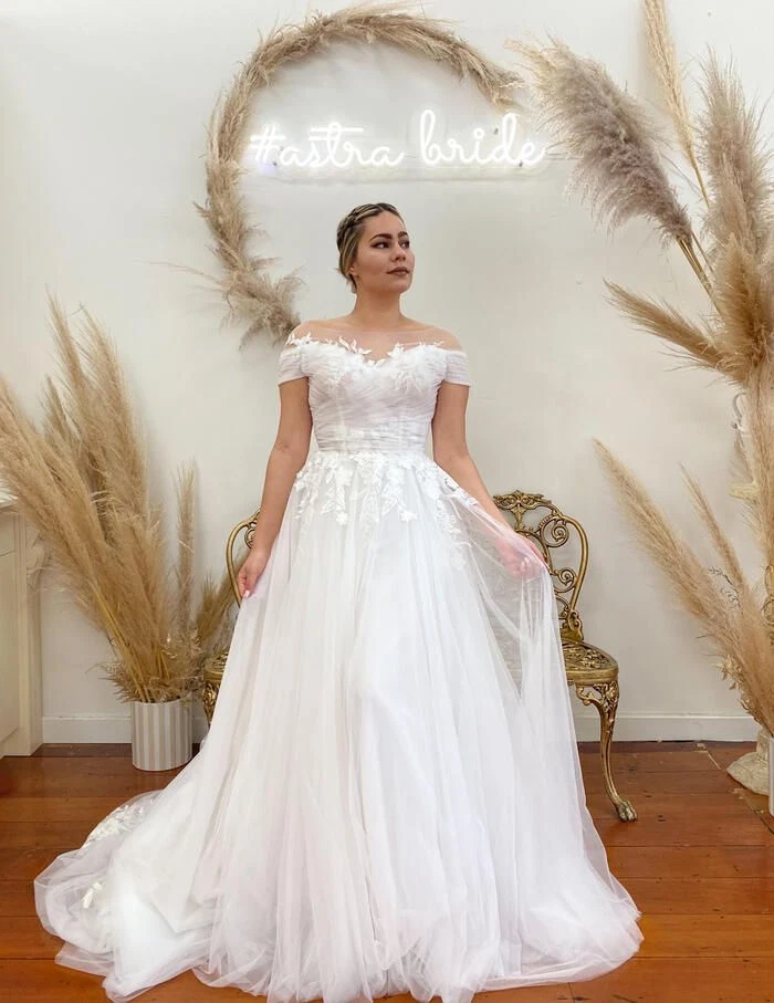 Elegante Vestidos de Novia Fuera del Hombro Apliques de Encaje Barrido Tren Vestido de Novia Foto 2 de 4