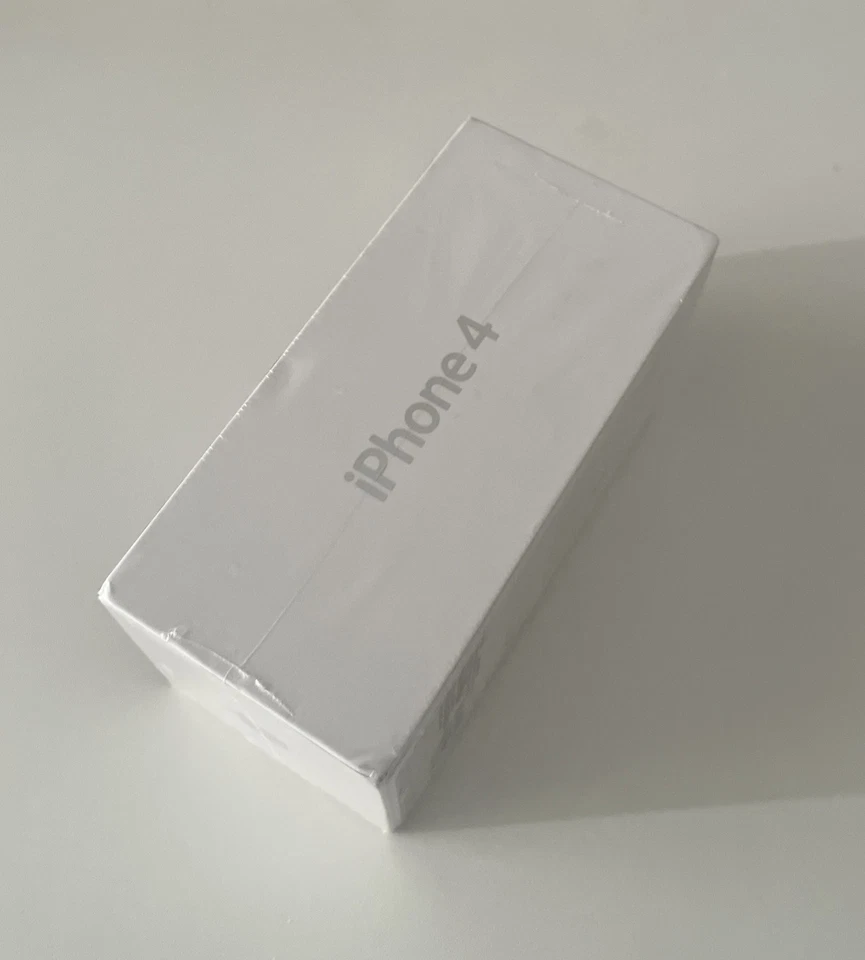 New Sealed Old Stock Apple iPhone 4 8gb 4th Generation Black UK Model Rare iOS 6 - Image 3 of 4