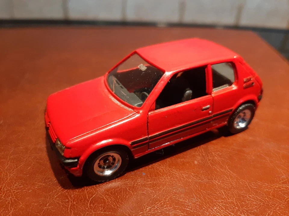 1/43 Solido Peugeot 205 ORIGINALE - Immagine 3 di 4