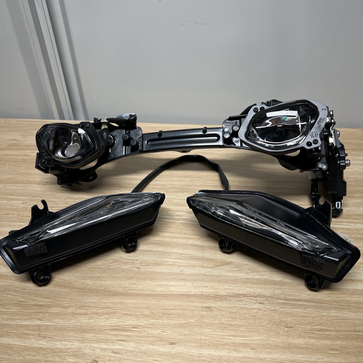 2020 - 2024 Yamaha YZF R1 R1M OEM Front LED Headlights & DRL