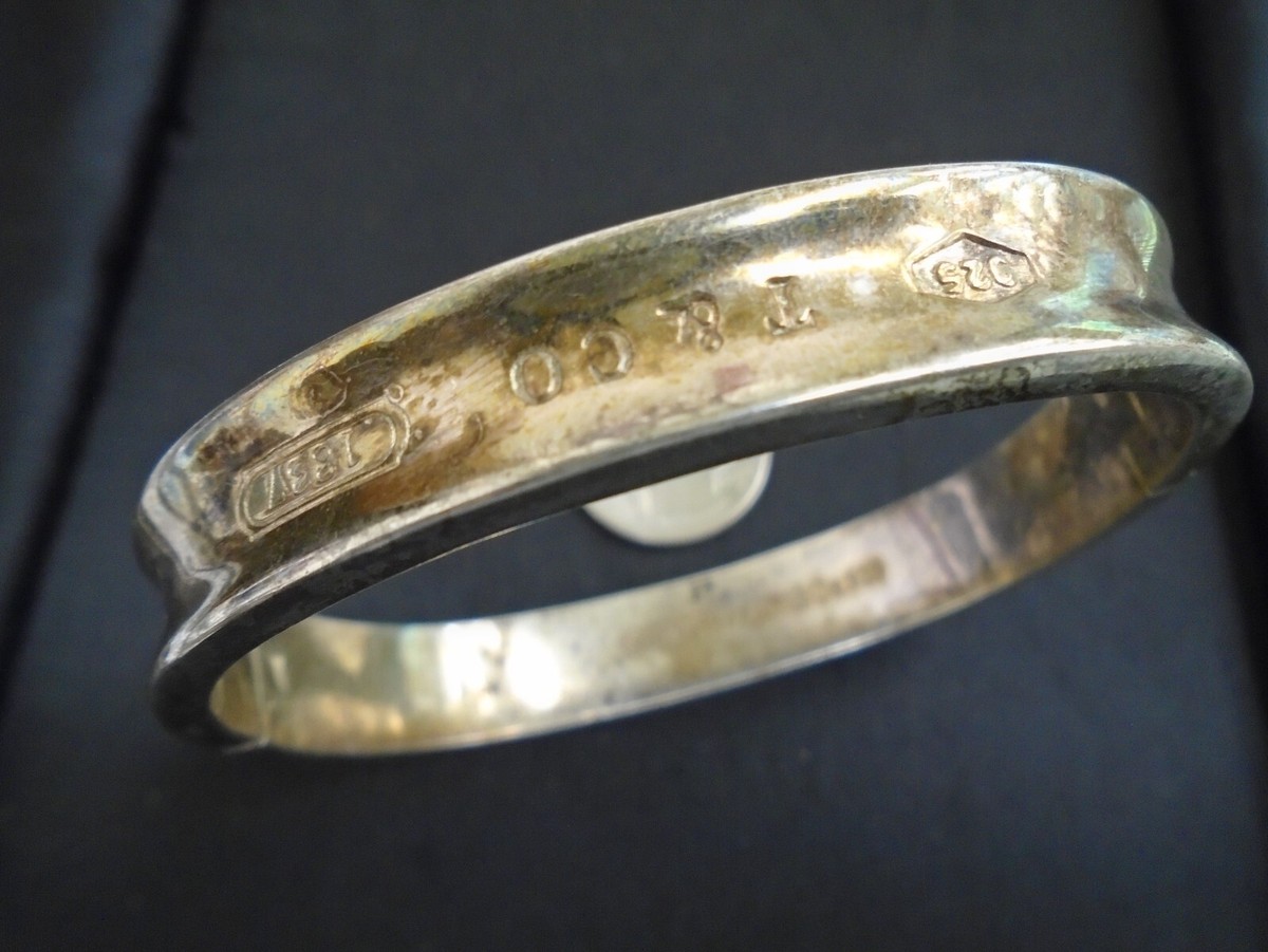 Tiffany & Co 1997 Sterling Silver 925 Bracelet. Stunning Tiffany & Co 1997 Sterling Silver 925 Bracelet. Stunning