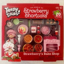 Teeny Tinies Strawberry Shortcakes Bake Shop Playset 20 Pieces Vintage Style NIB