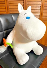 NEW Moomin White Hippo Sitting with Flower Plush Round1 Exclusive NWT