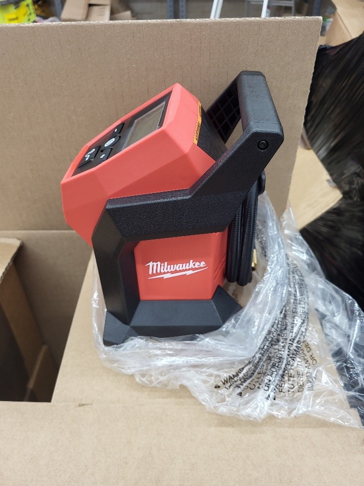 Milwaukee 2475-20 M12 Compact Inflator – Portable Cordless Air Pump, Tool Only
