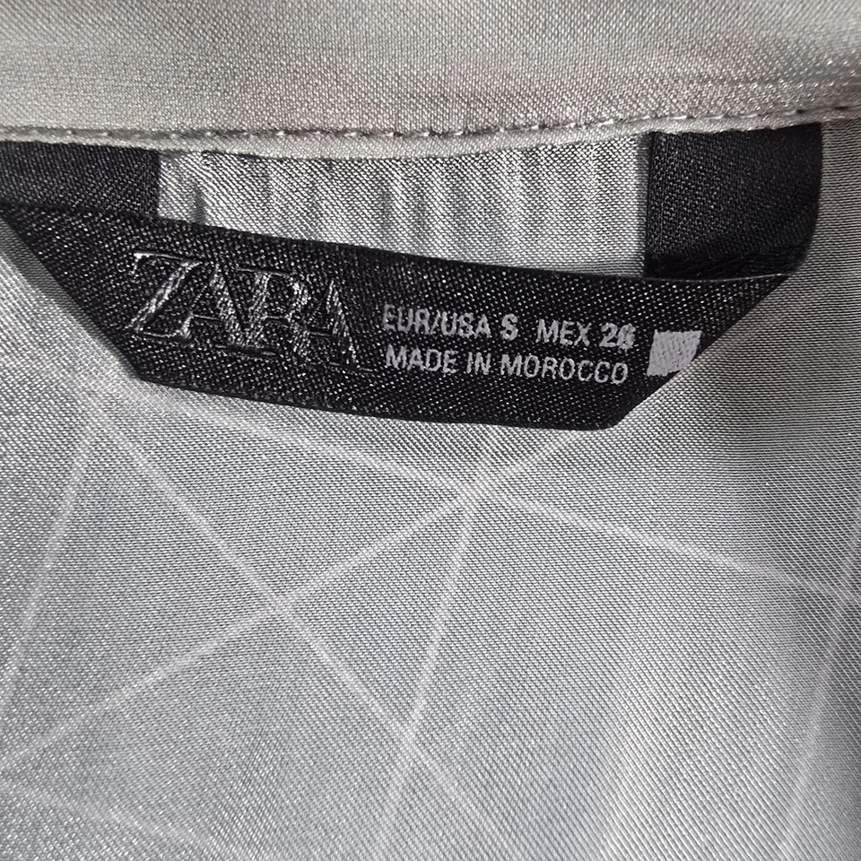 Blusa ZARA Plateada Líquida Satén Abotonada Para Mujer’s S Metálica Transparente Elegante Top Foto 2 de 4