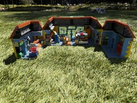 The Kwik-E-Mart 71016 Building Block Set Generic Brand Used Complete Instruction