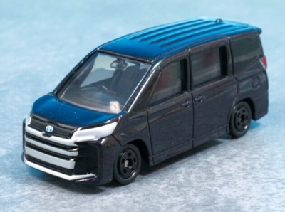 Tomica Frist Limite Toyota Noah Minivan Metal Diecast Car Model