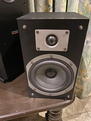 bookshelf speakers gumtree