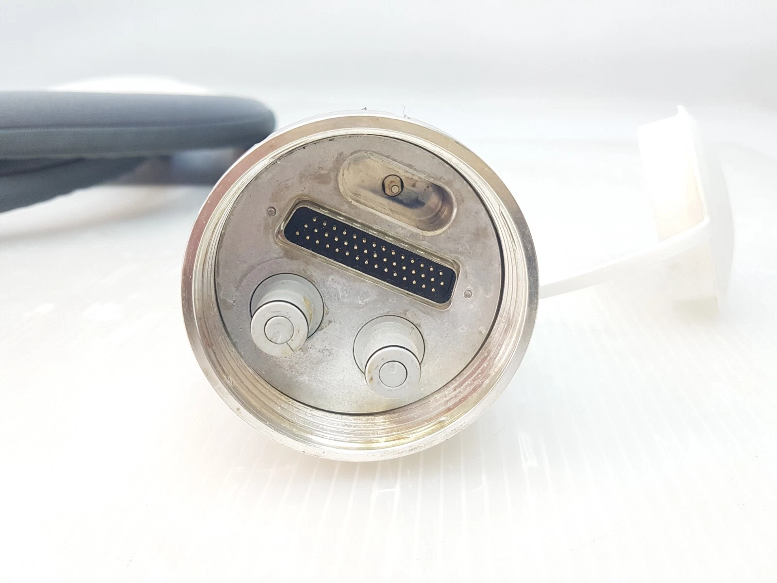 ResurFX console connector: two fluid couplings and multi-pin connector