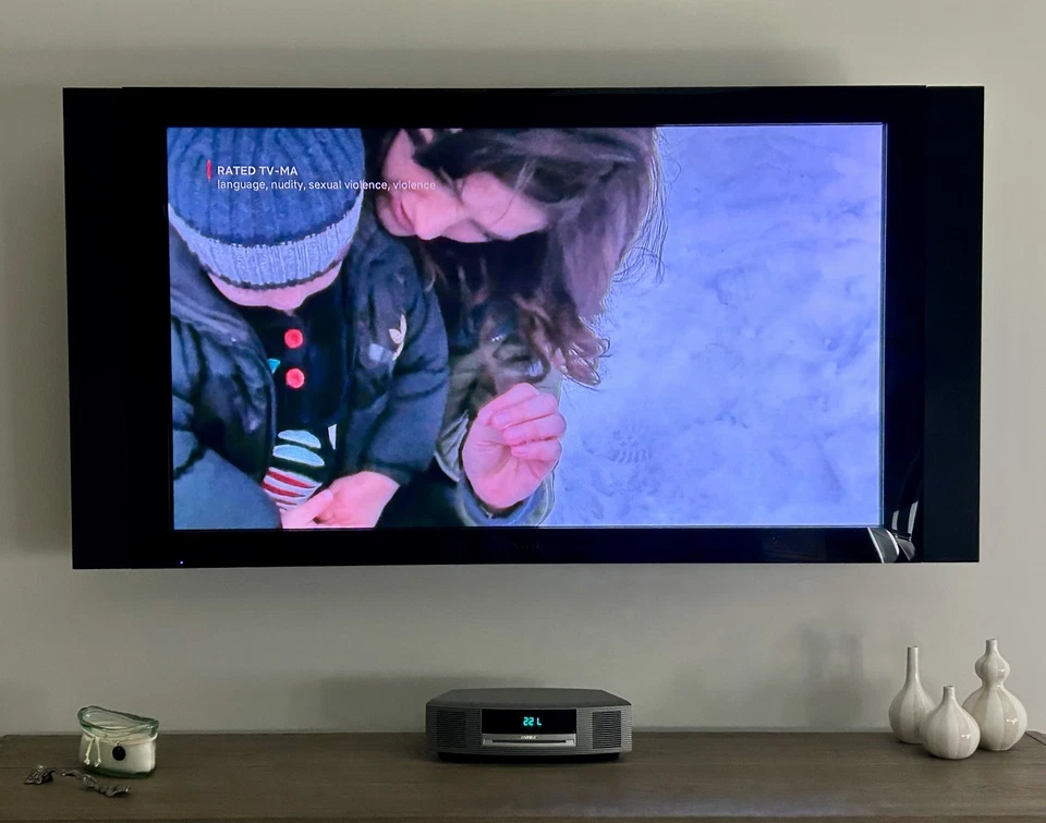 Pioneer Elite Kuro 60" Plasma, with speakers, remote, wall bracket - Image 4 of 4