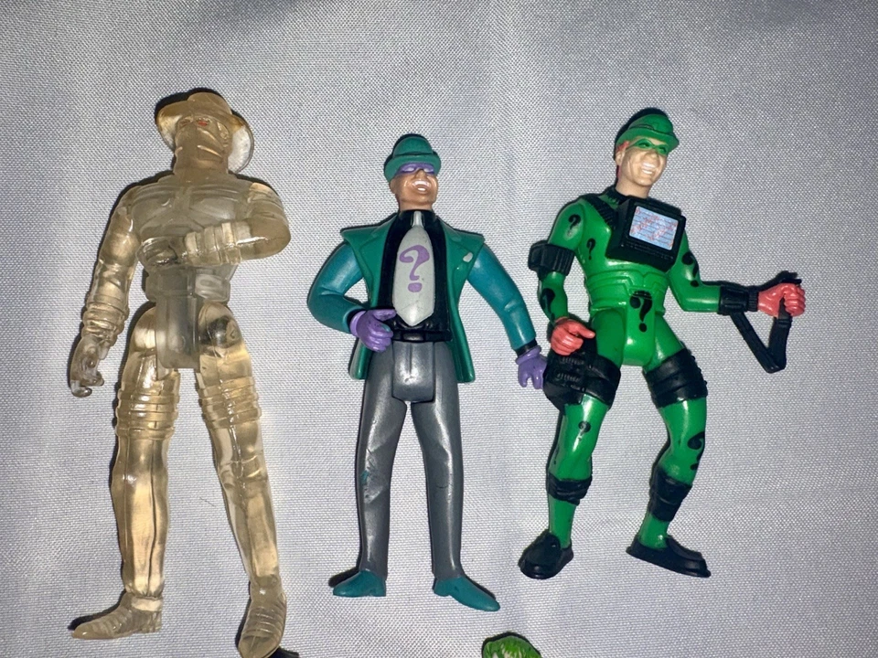 Vintage 1990's Batman Action Figures Weapons Accessories Huge Lot of 18 Kenner - Image 4 of 4