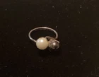 VINTAGE STERLING SILVER SIMULATED BLACK AND WHITE PEARL RING SIZE 5 1/2