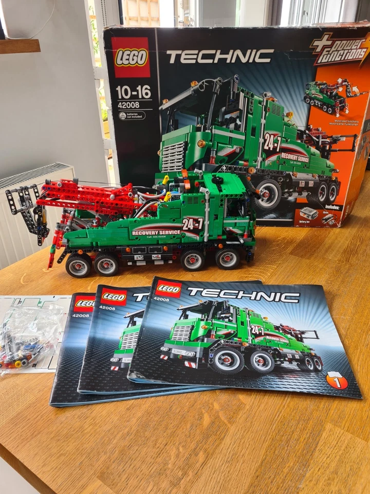 LEGO Technic 42008 Service Truck, photo 1 of 5
