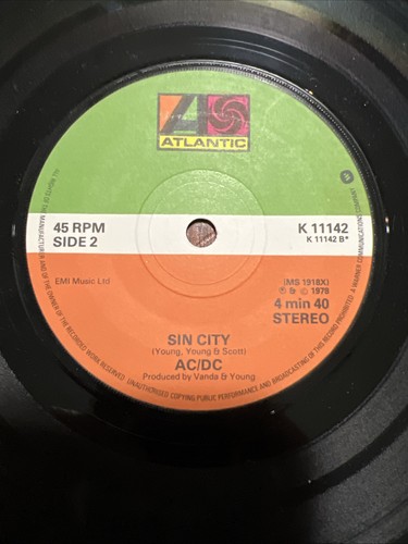 NM/NM AC/DC Rock n Roll Damnation / Sin City 7" VINYL 45 1978 Near Mint EX+ - Picture 4 of 5