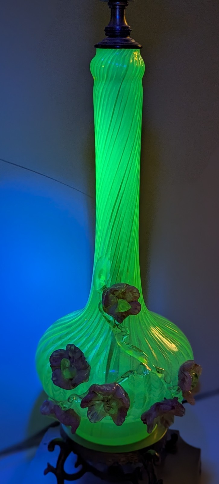 Vintage Czech Vaseline Glass Harrach Vase Lamp Applied Pink Flowers 21